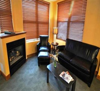 Camel's Garden Hotel